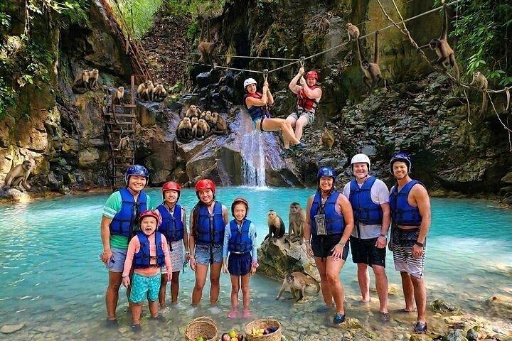 Trippel Adrenalin Tour Vattenfall Zipline och Monkey Interaction