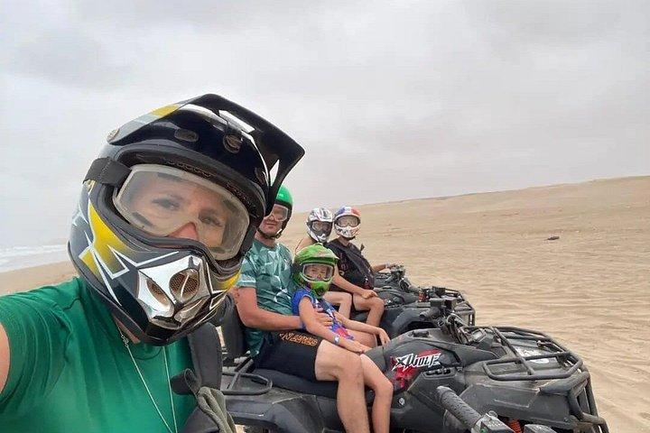 アガディール砂丘クアッドバイクとサンセットラクダ乗りアドベンチャー