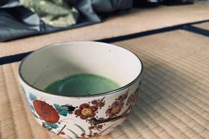 京都の民宿で貸切茶会