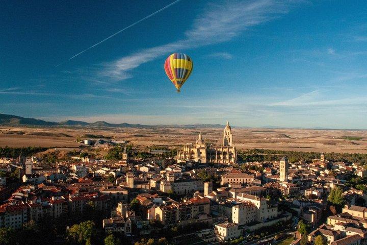 Exklusive Heißluftballonfahrten bei Sonnenaufgang und Sonnenuntergang in Segovia