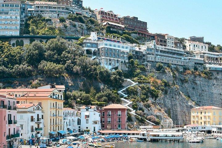 ソレントの歴史、隠れた路地、そしてソフィア・ローレンのマリーナ・グランデ