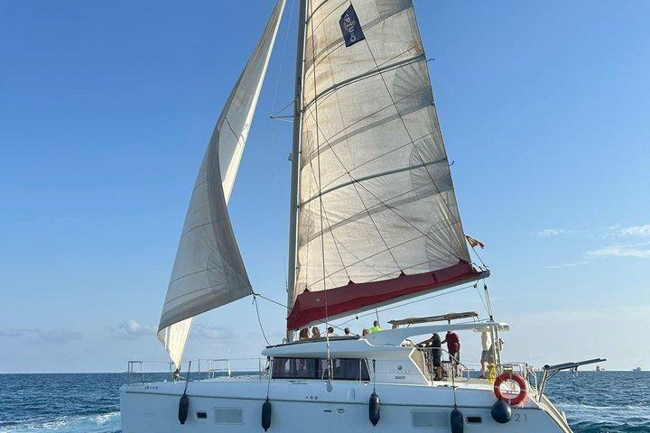Barcelona Catamaran Seglingstur med drycker och snacks
