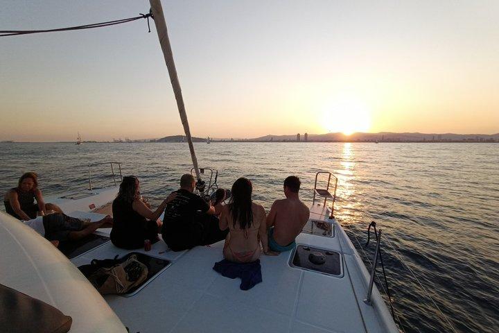 Barcelona Catamaran Seglingstur med drycker och snacks