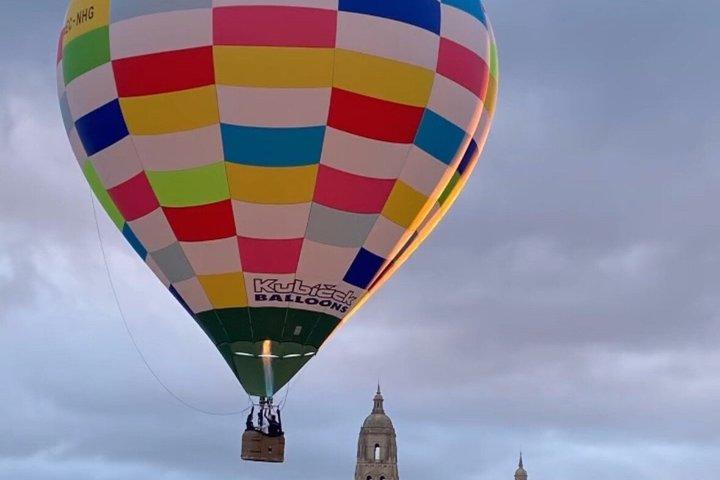 Exklusive Heißluftballonfahrten bei Sonnenaufgang und Sonnenuntergang in Segovia