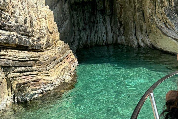 Sarandë : ヒドゥンベイ海洞窟＆クリスタルウォーターズへのスピードボートツアー
