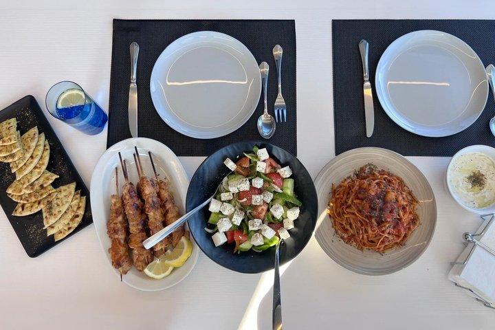 Crucero semi privado por la Riviera de Atenas con barbacoa y comida griega
