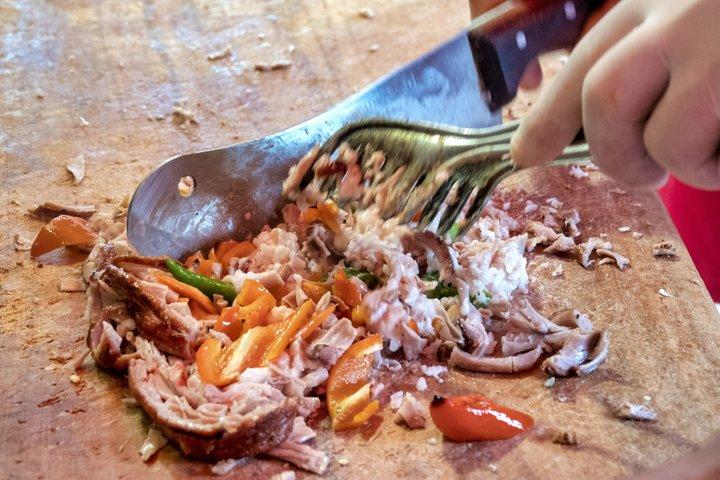 ベオグラード・ストリート・フード・ツアー地元の珍味を味わう