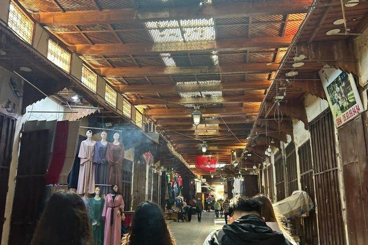 専門ガイドによるフェズの歴史的なメディナのウォーキングツアー