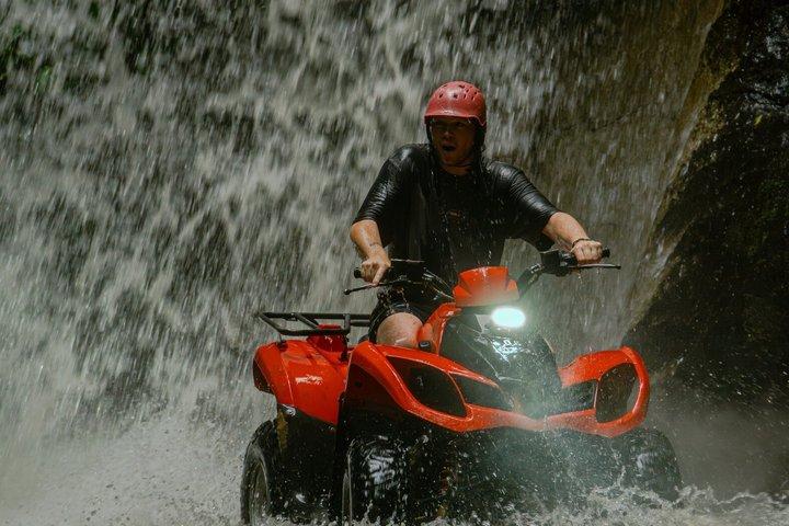 Kuber ATV Ubud Bali con tunnel e cascata