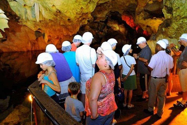 Dunns River Falls & Green Grotto Caves {Diversión e historia} con almuerzo