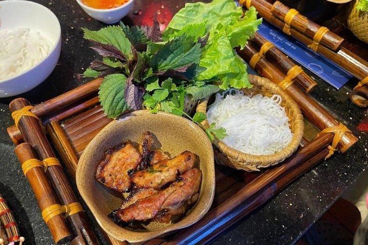 Excursão à noite de Kunming com comida local