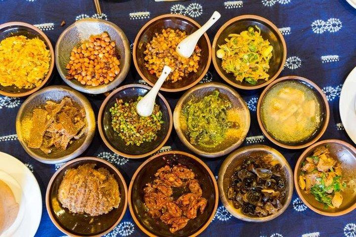 Excursão à noite de Kunming com comida local