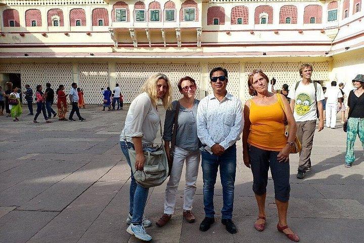 Full Day Jaipur Sightseeing Tour i privat bil med guide