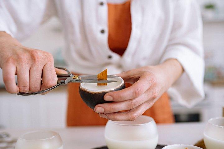 オーランドのトレンディなローカルタップルームでキャンドル作りのDIY教室