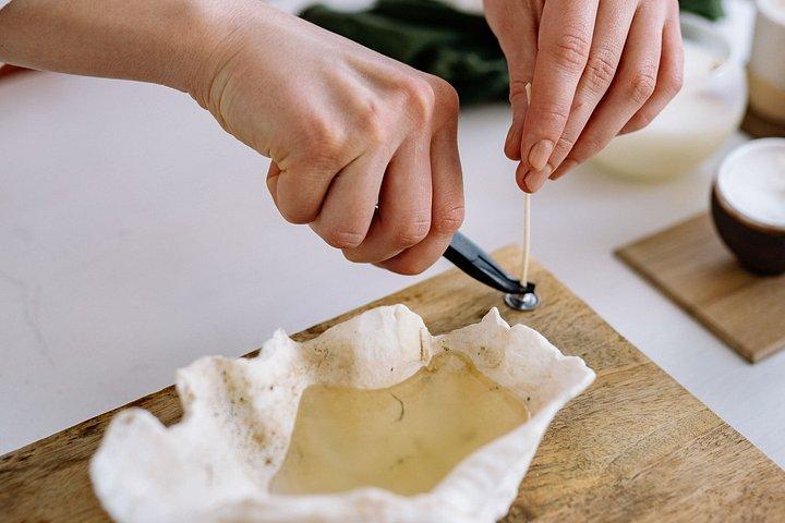 オーランドのトレンディなローカルタップルームでキャンドル作りのDIY教室