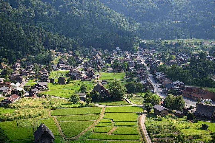 名古屋発高山・白川郷日帰りツアー