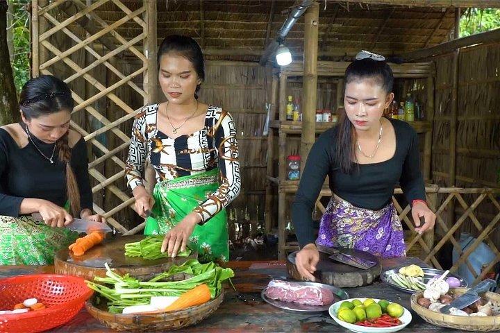 Yangshuo Cooking Class with Local Market Experience