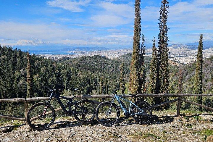 アテネ:ヒュメトゥスとカイサリアーニモナステリをE-Bikeで探検