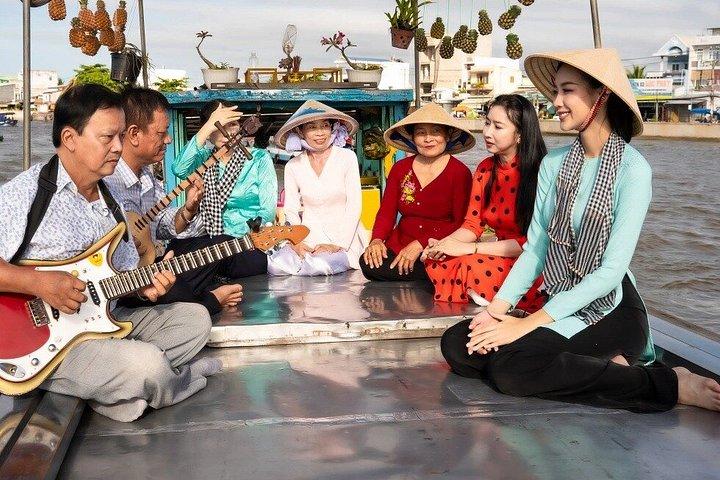 ベトナムプライベートツアー15日間で民族文化と自然を探索