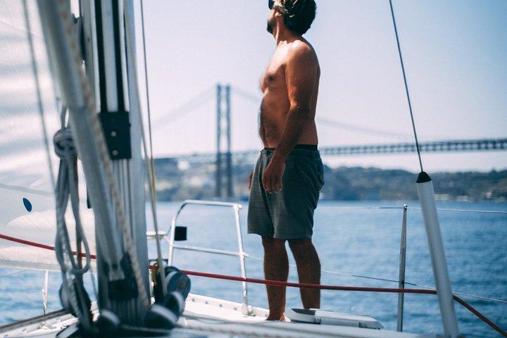 Lissabon privat heldags båttur segling simning och grill