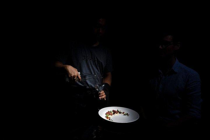 Esperienza culinaria unica al buio di Saigon