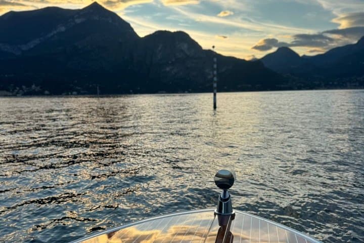 Private Venetian Wooden Boat Tour on Lake Como