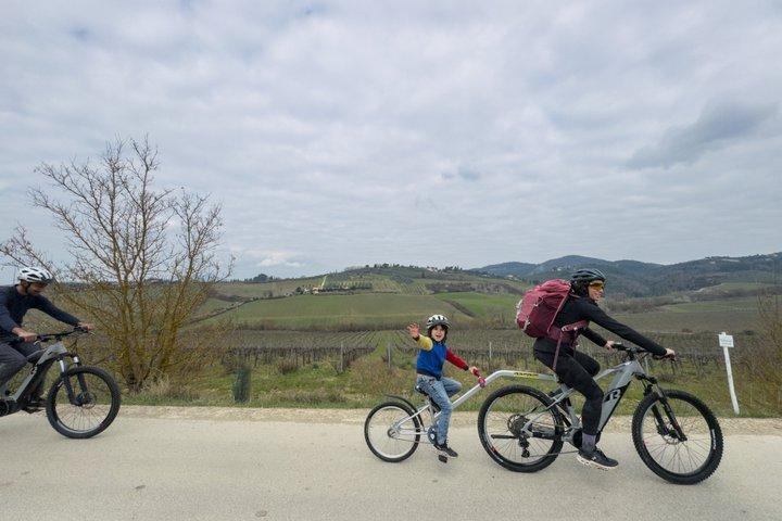 Paseo en bicicleta familiar guiado por la Toscana