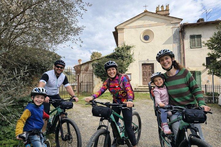 Paseo en bicicleta familiar guiado por la Toscana