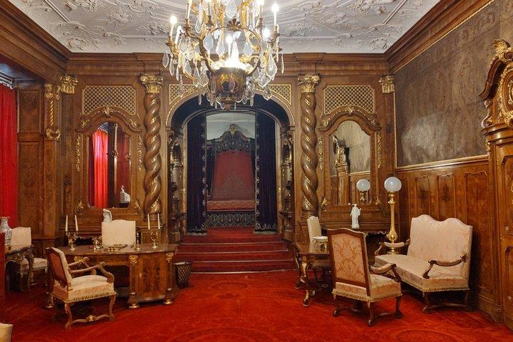 ブラショフからのペレシュ城、ブラン城、ラスノフ要塞、シナイア修道院ツアー