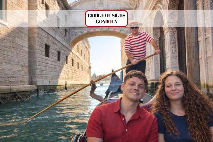 Crafted Gondola Ride sob Bridge of SighsTM