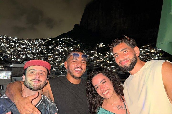 Pubcrawl & Real Favela Party em Rocinha
