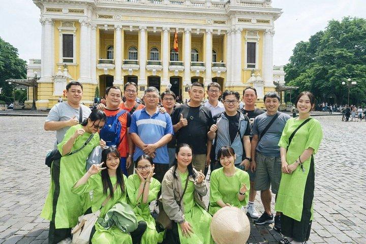 ハノイバイクシティツアー：女性ライダー、電車通り＆食べ物