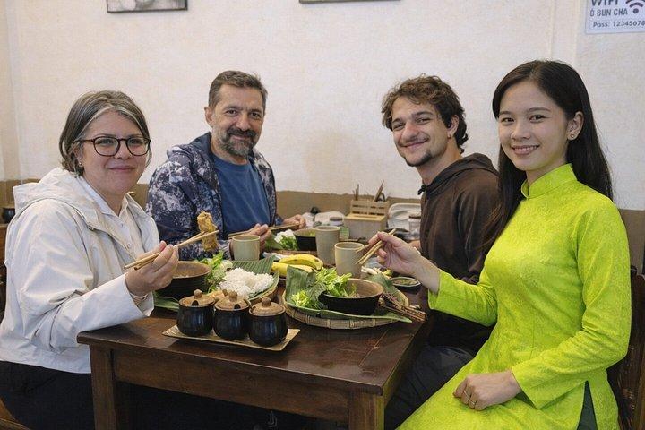 ハノイバイクシティツアー：女性ライダー、電車通り＆食べ物