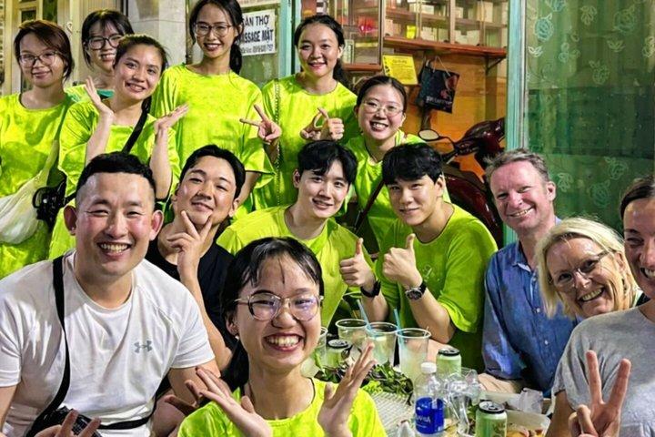 ハノイバイクシティツアー：女性ライダー、電車通り＆食べ物