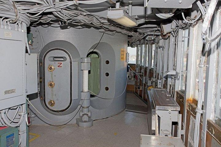 戦艦IOWAの入場とクルー主導ツアー