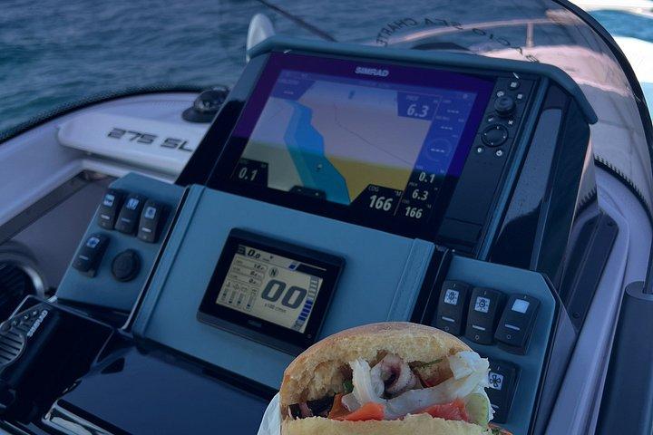 モノポリからポリニャーノ・ア・マーレへのボートツアー（食前酒付き）
