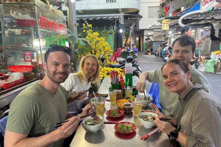 バイクで行くサイゴンストリートフード＆隠れた路地裏-7/9/12試食