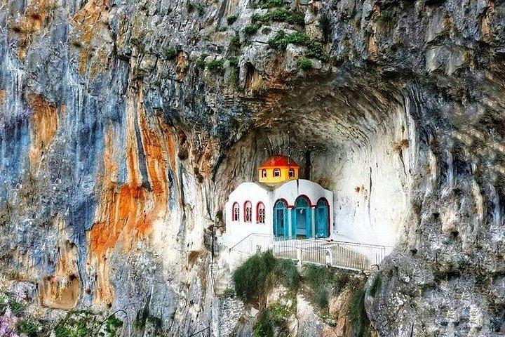 Delphi Private Tour with Stops in Levadia and Arachova