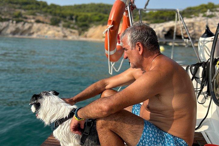 シッチェスのヨットレンタルで地中海を航海