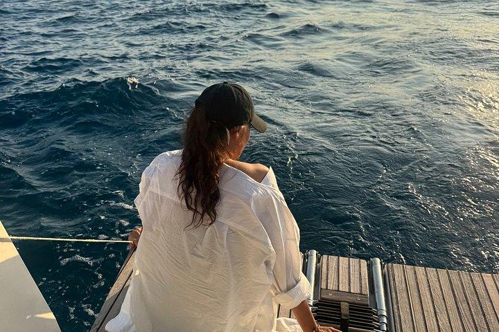 シッチェスのヨットレンタルで地中海を航海