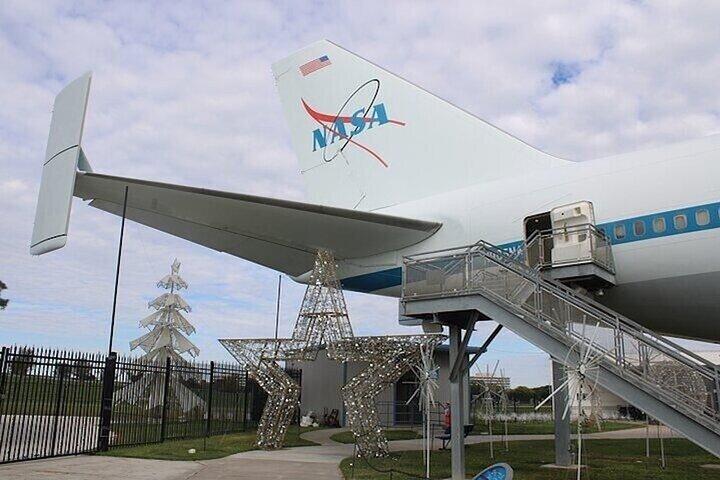 Entrada al Centro Espacial NASA Houston con Guía en Español