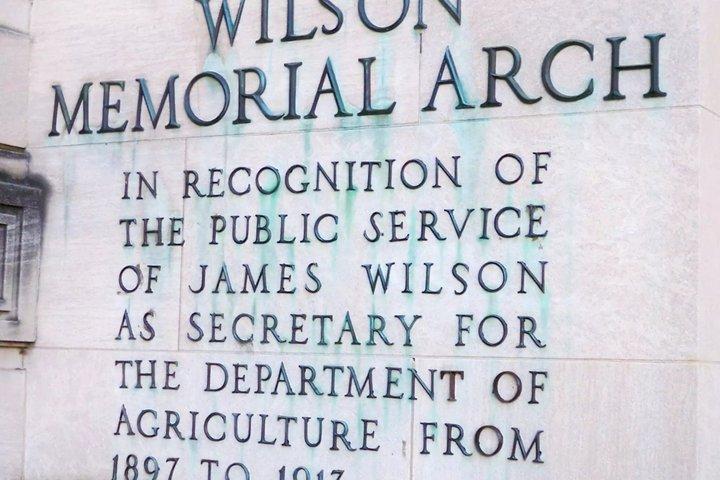 Bureaucracy : Pillars of Policy in D.C Self-Guided Walking tour(官僚主義:ワシントンD.C.のセルフガイドウォーキングツアーにおける政策の柱)
