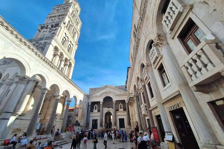 Split Game of Thrones Kleine Gruppe Drachen Wanderung