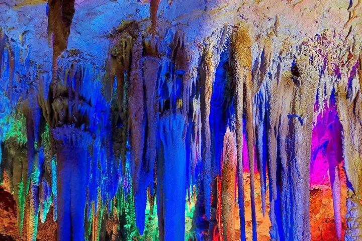 ソフィア発：ベログラトチク要塞とヴェネツァ洞窟日帰りツアー