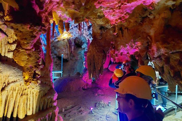 ソフィア発：ベログラトチク要塞とヴェネツァ洞窟日帰りツアー