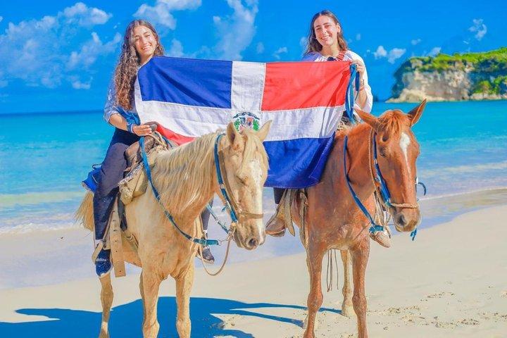 Punta Cana Horseback ridning udflugt på stranden med afhentning