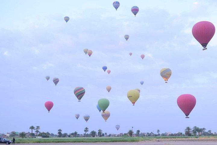 ハルガダ発プライベートルクソール日帰り旅行（熱気球付き）