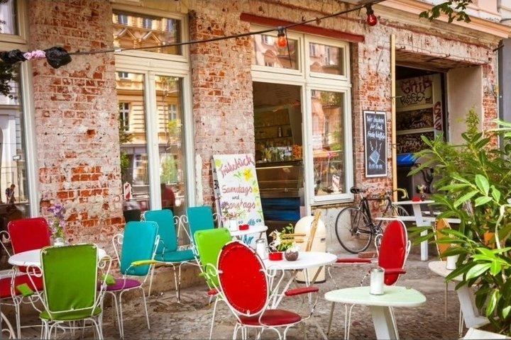 Berlin’s Wall, Street Art & Local Hoods