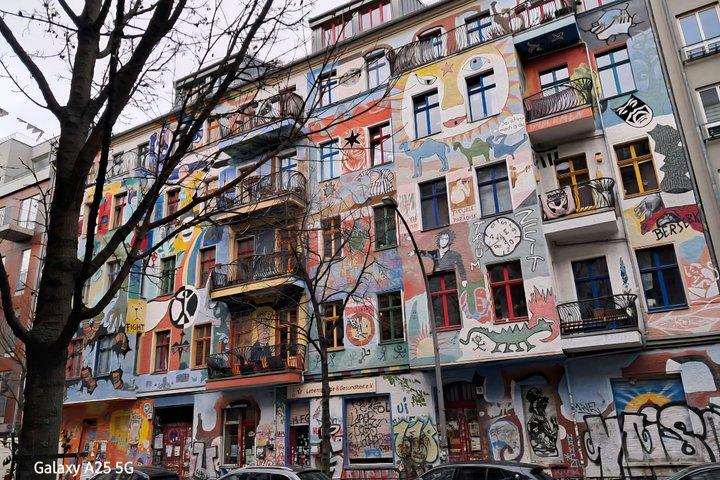 Kiez & Cultuur : Friedrichshain Local Walk & East Side Gallery