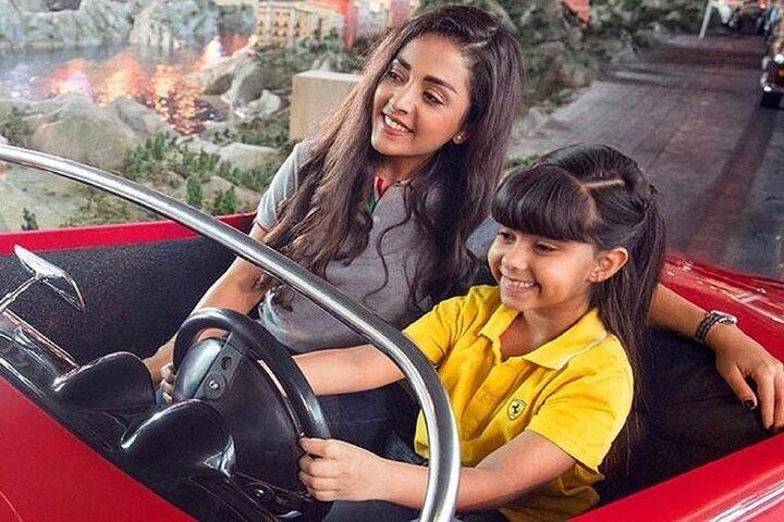 Entré til Ferrari World Abu Dhabi